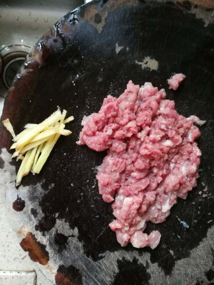 无花果花旗参炖瘦肉汤步骤1