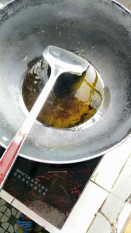 酸萝卜煮鲶鱼粉丝汤步骤8