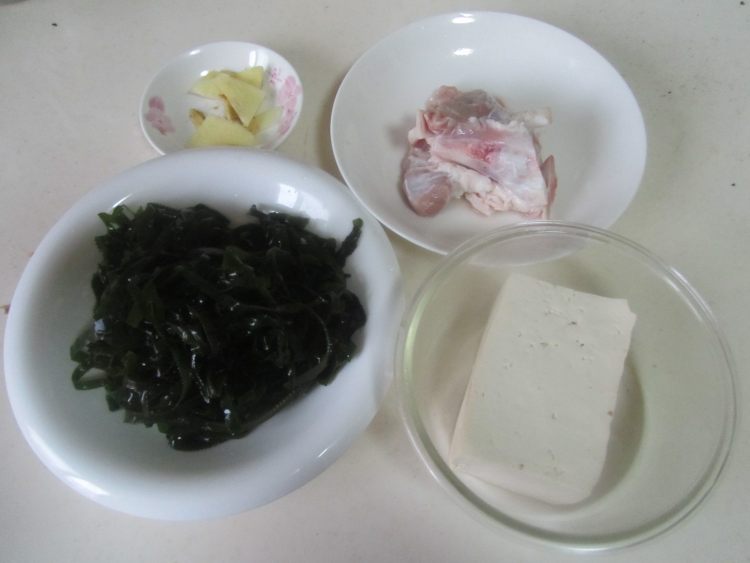 海带豆腐汤步骤1