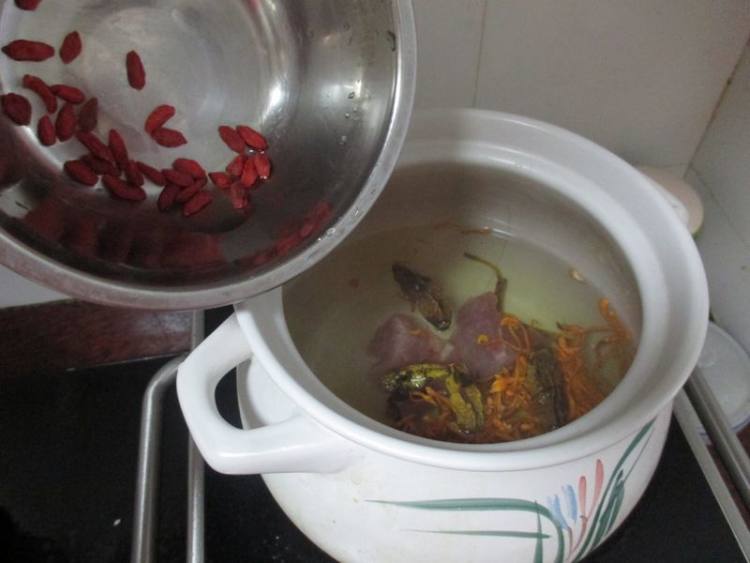虫草花石斛煲鸭汤步骤7