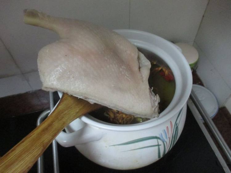 虫草花石斛煲鸭汤步骤8