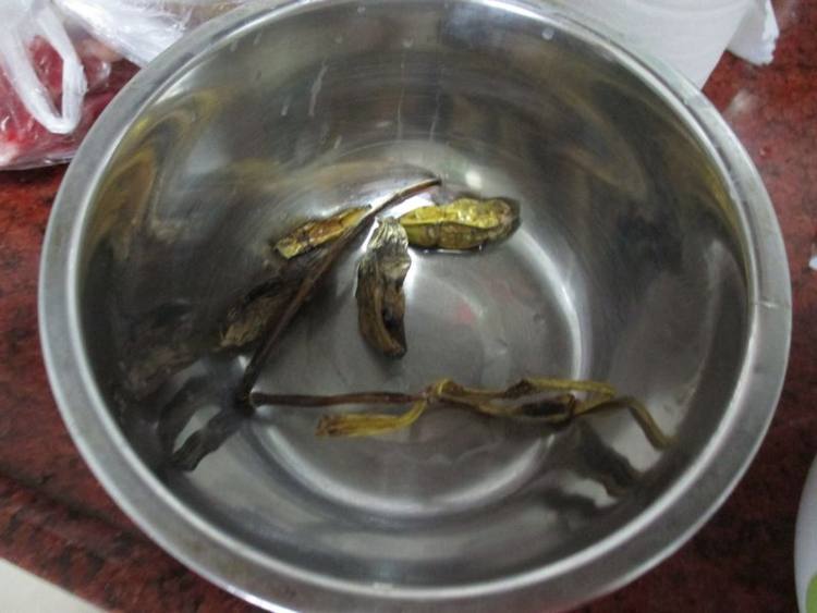 虫草花石斛煲鸭汤步骤4