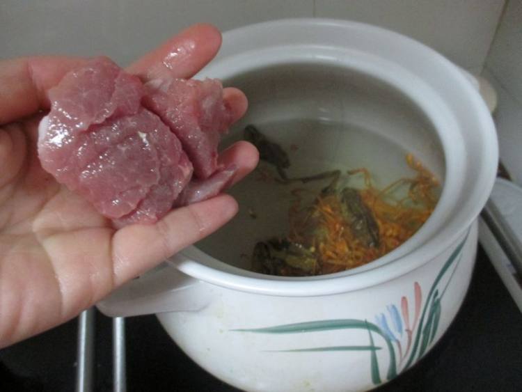 虫草花石斛煲鸭汤步骤6