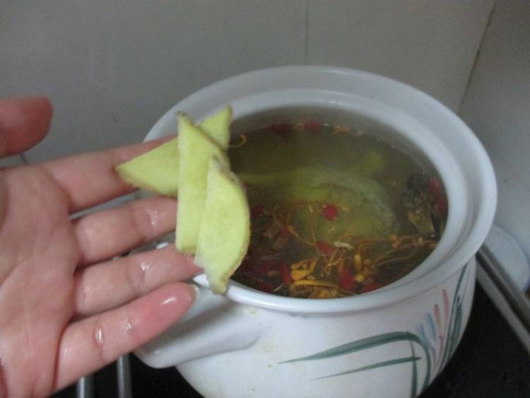 虫草花石斛煲鸭汤步骤9