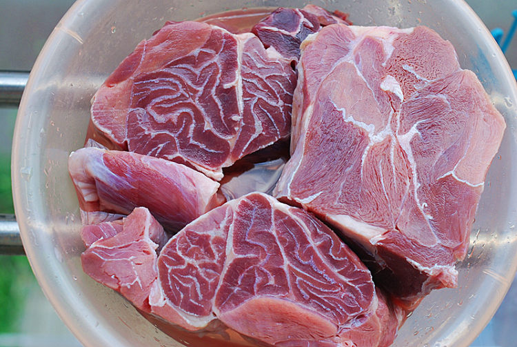 香醇牛肉汤面步骤1