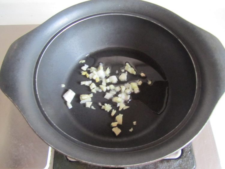 金针菇番茄蛋汤步骤3