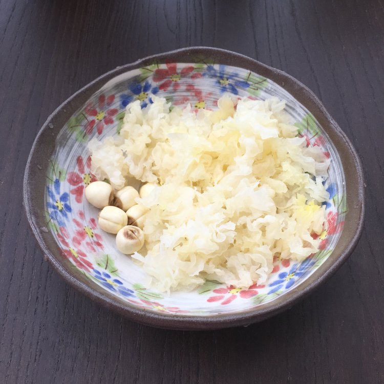 银耳雪梨汤步骤3