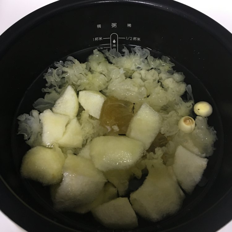 银耳雪梨汤步骤6