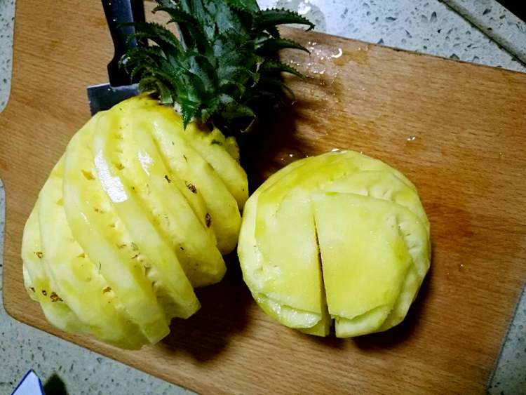 香甜菠萝汁步骤1