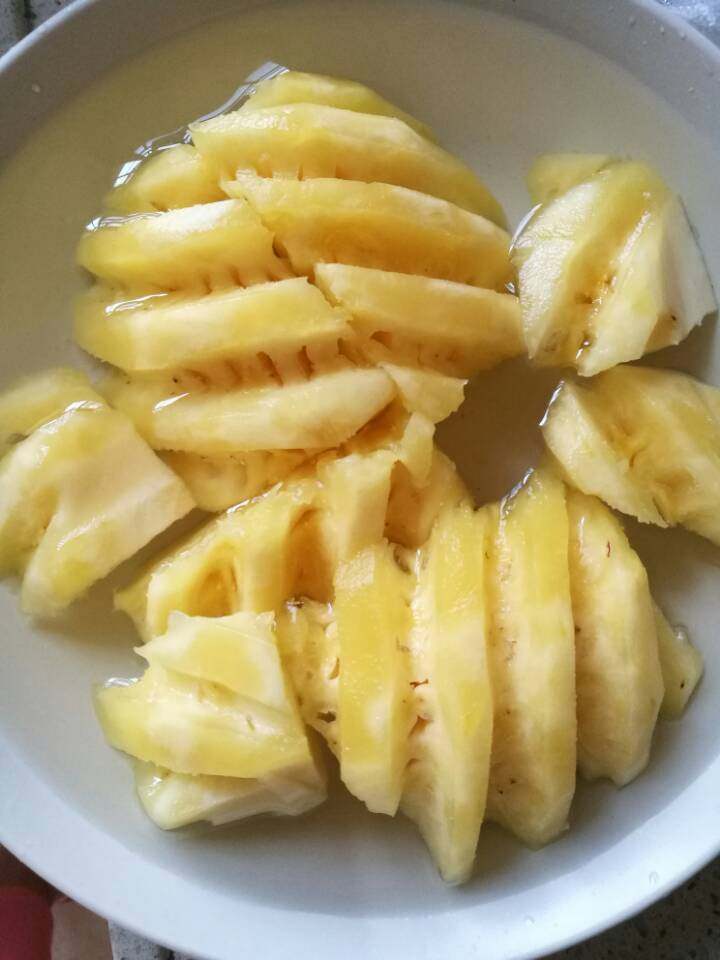 香甜菠萝汁步骤2