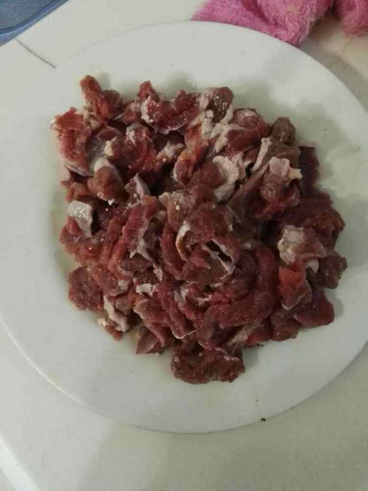 红菇牛肉汤步骤1