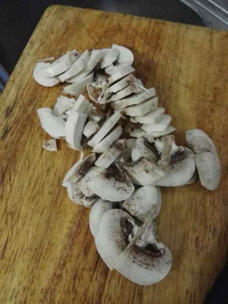 红菇牛肉汤步骤4
