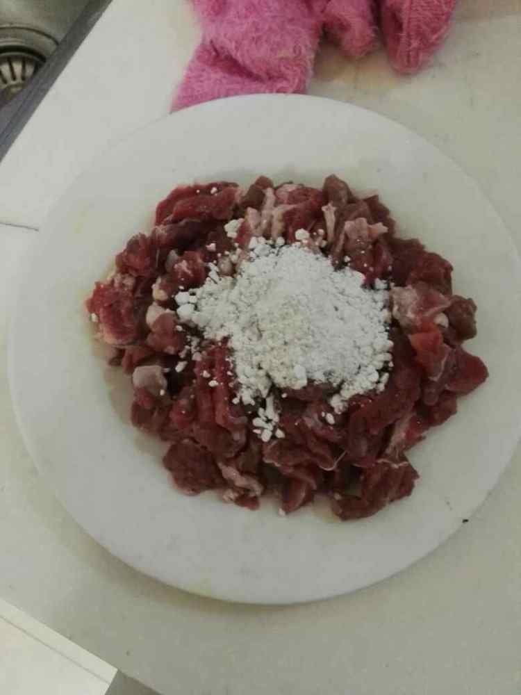 红菇牛肉汤步骤2