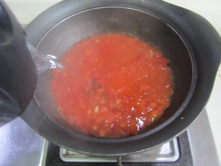 蟹味菇豆腐番茄汤步骤4