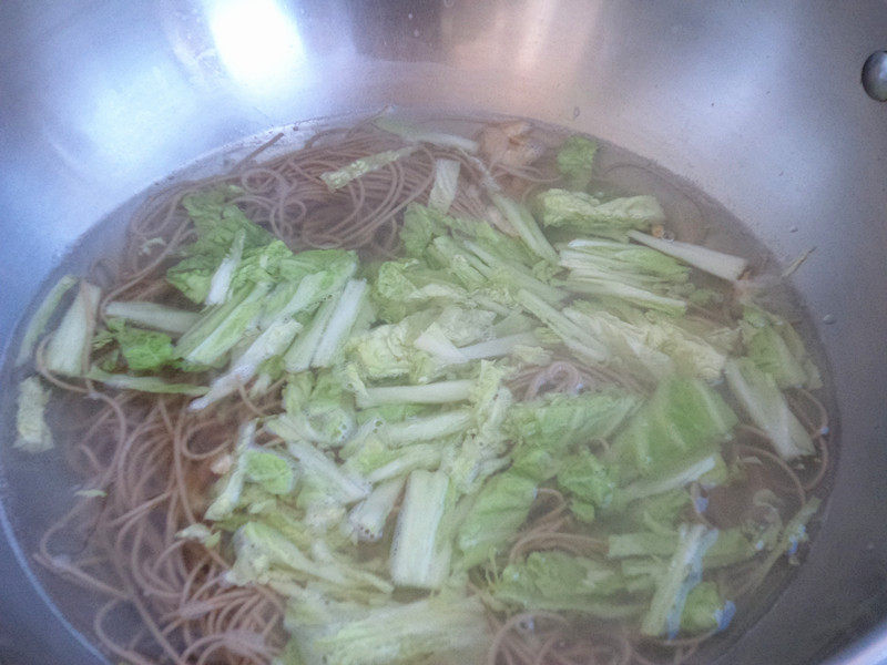 鸡蛋荞麦面汤步骤4