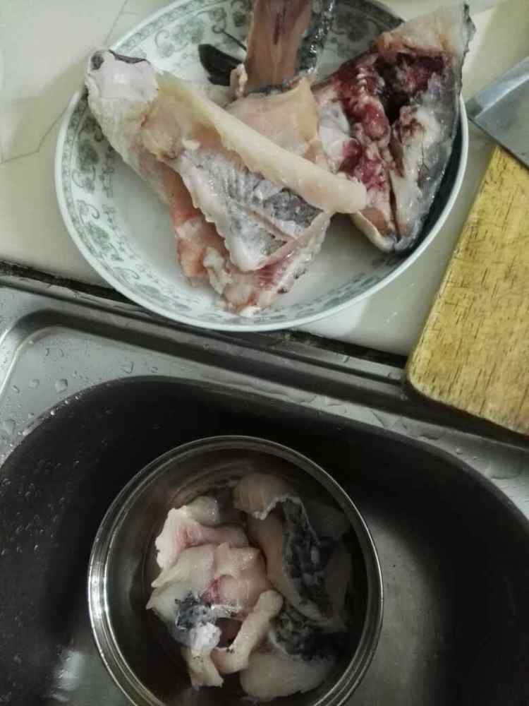 笋丝草鱼步骤1