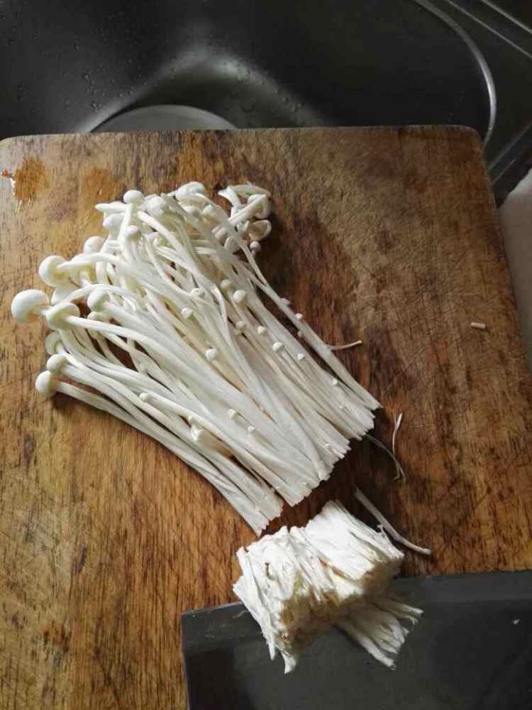 竹荪金菇汤步骤1