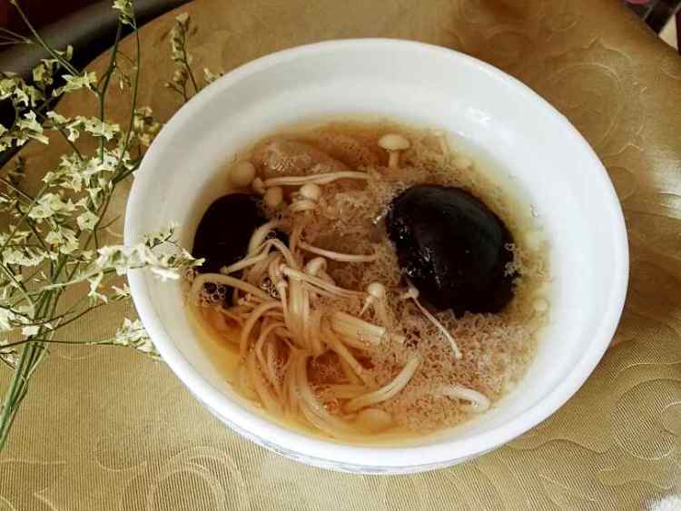 竹荪金菇汤步骤6