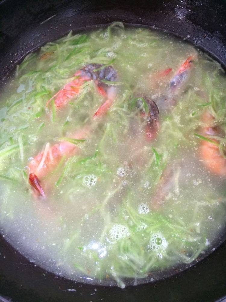 萝卜丝宽粉炖虾步骤5