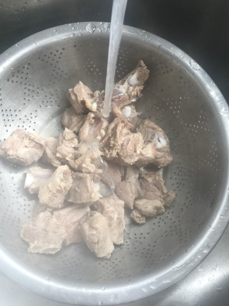 南北杏无花果煲排骨步骤3