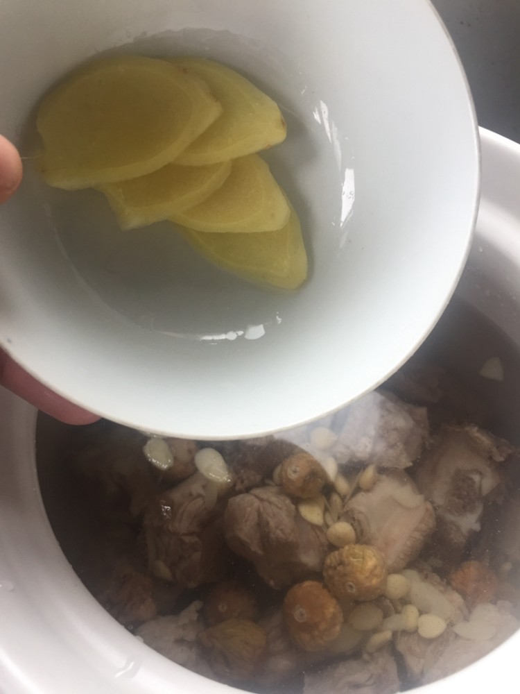 南北杏无花果煲排骨步骤7