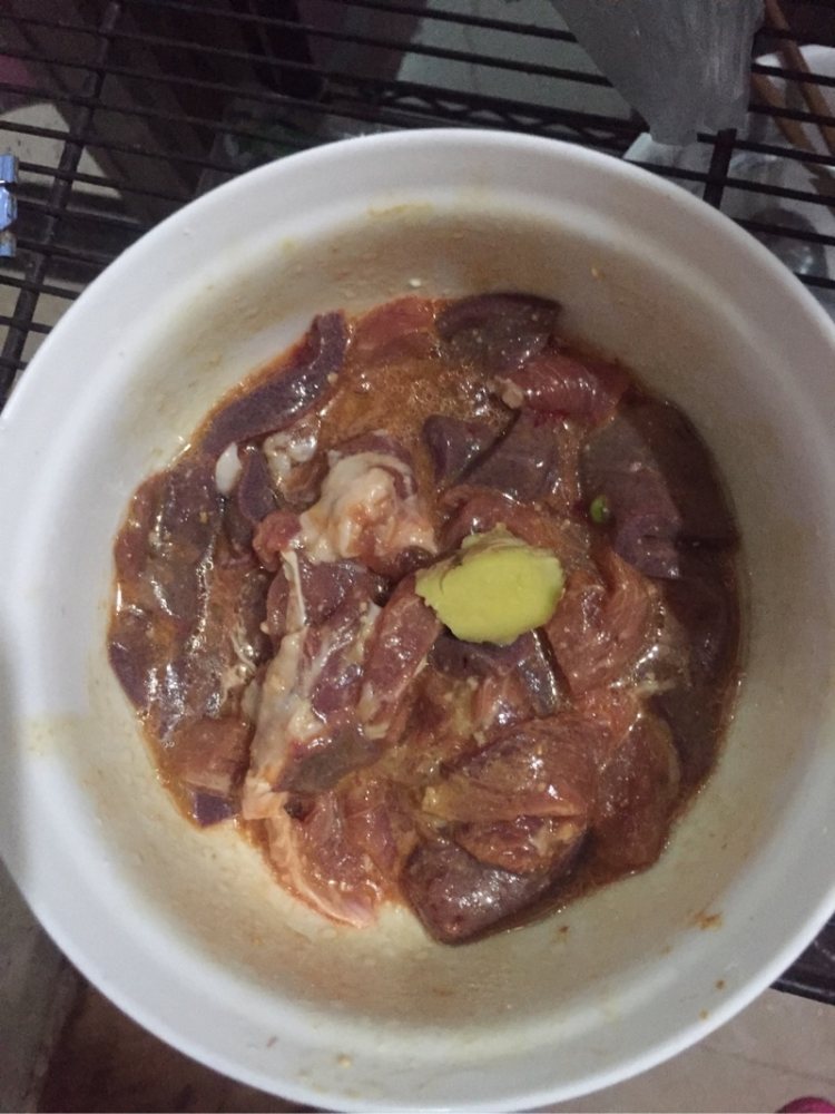 猪肝瘦肉苦瓜汤步骤1