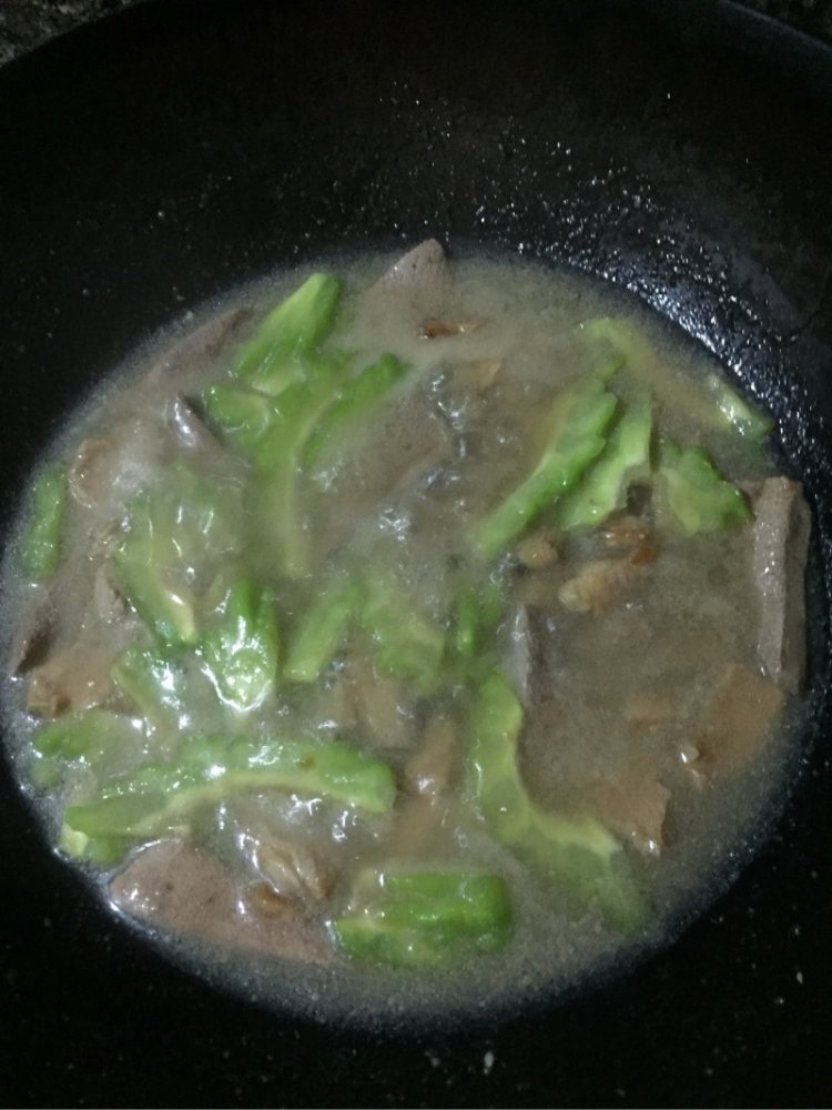 猪肝瘦肉苦瓜汤步骤5