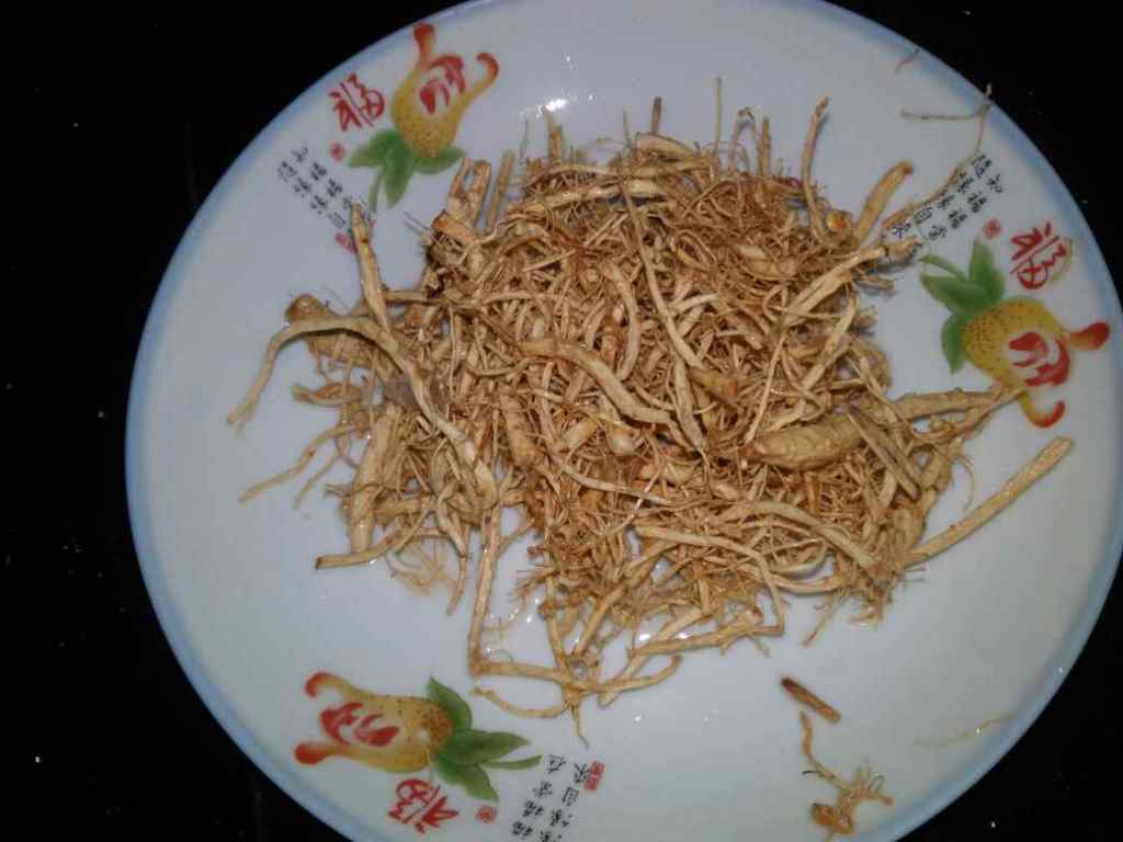 参须炖鸡汤步骤2