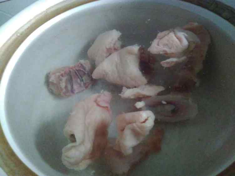 参须炖鸡汤步骤3