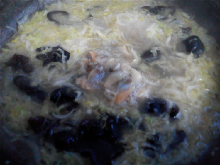白菜木耳黄蚬子汤步骤8