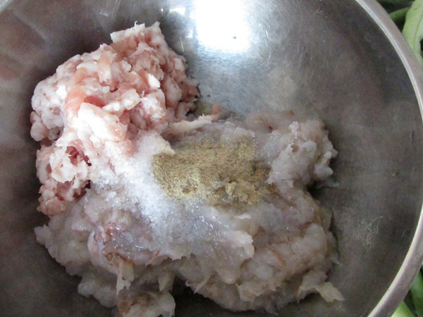 蔬菜汤汆虾肉丸步骤6