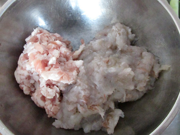 蔬菜汤汆虾肉丸步骤5