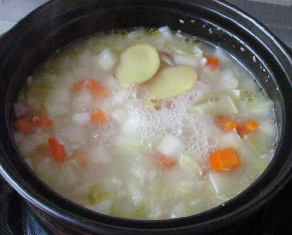 蔬菜汤汆虾肉丸步骤8