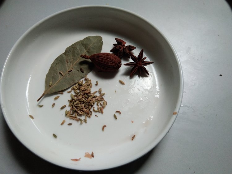花生鸡脚汤步骤5