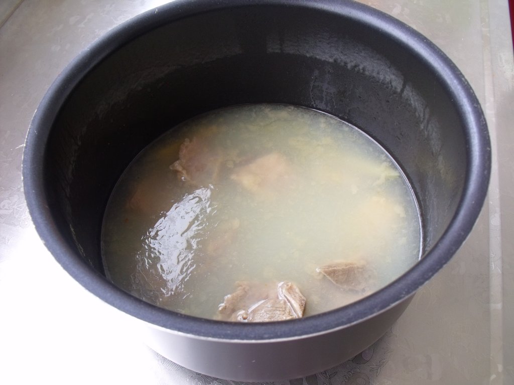 芦笋排骨汤步骤3