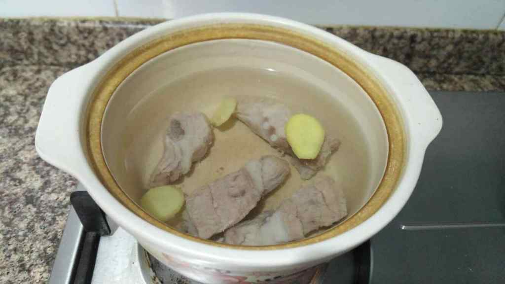 笋干排骨汤步骤6