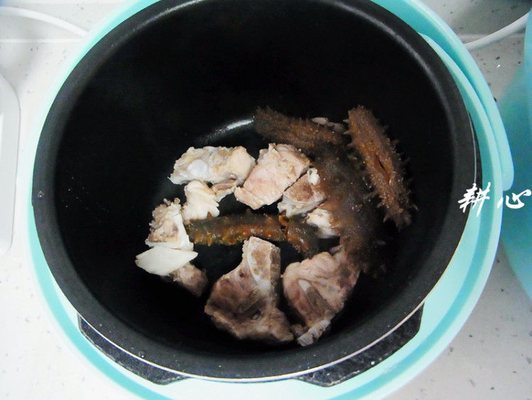 刺参菠菜猪骨汤步骤4