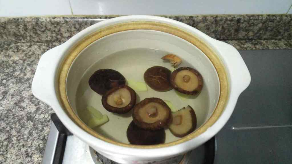 竹荪金针菇汤步骤5