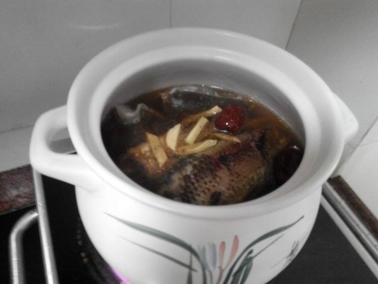 茵陈鲫鱼汤步骤8