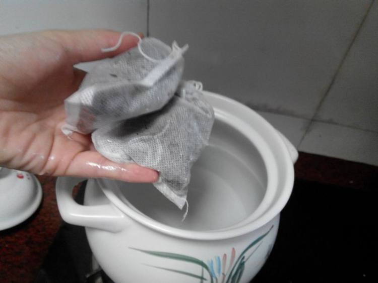 茵陈鲫鱼汤步骤5