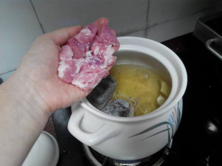 茵陈鲫鱼汤步骤7