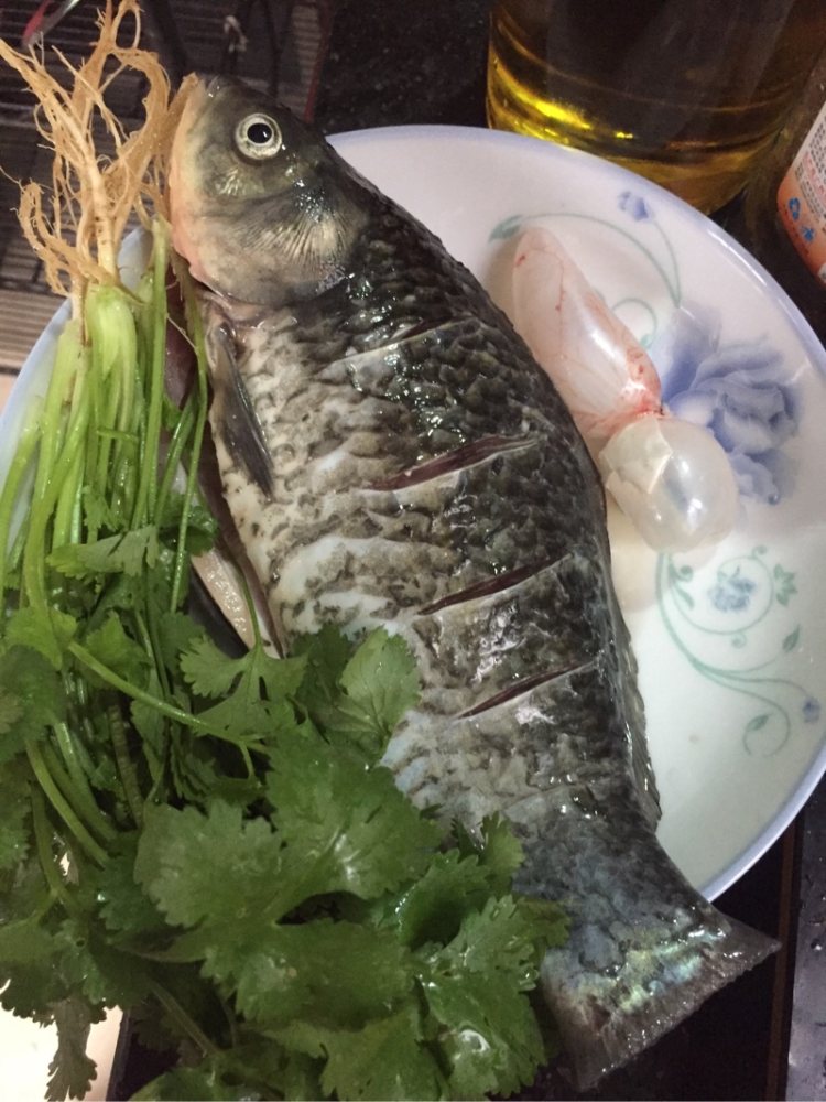 薏仁鲫鱼汤步骤2