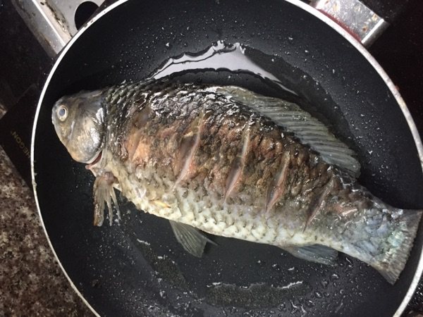 薏仁鲫鱼汤步骤5