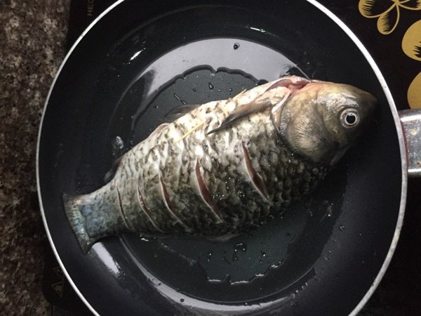 薏仁鲫鱼汤步骤4