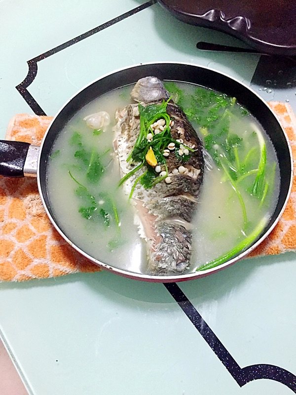 薏仁鲫鱼汤步骤9