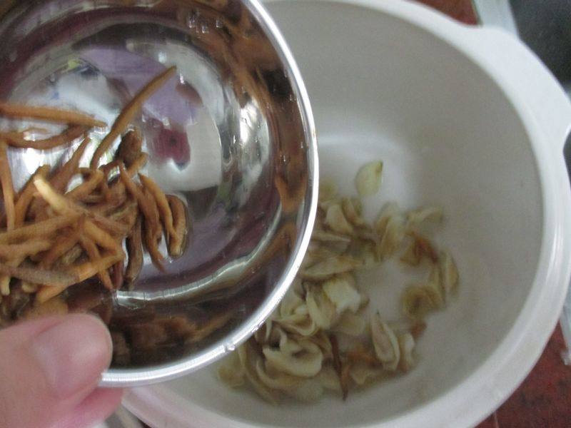 太子参百合煲瘦肉汤步骤2