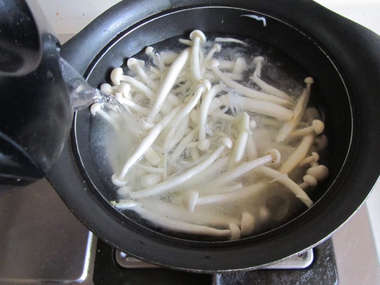 银鱼菌菇鸡蛋汤步骤6