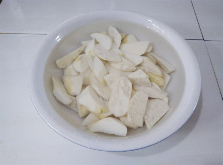 淮山煲鸡汤步骤2