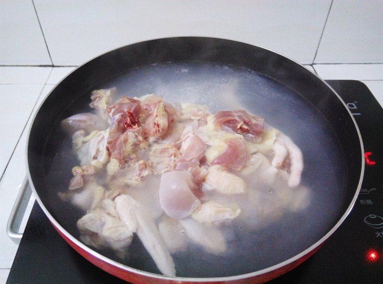 淮山煲鸡汤步骤4