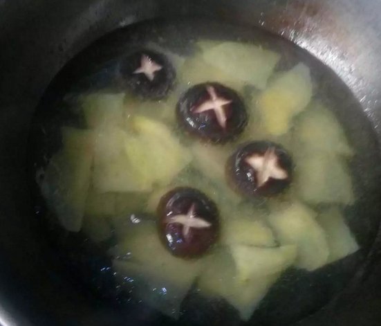 土豆香菇肉片汤步骤4